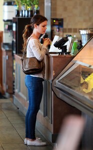 26913_ZL7HMMEKVR_Rachel_Bilson_at_Bristol_Farms004_123_212lo.jpg
