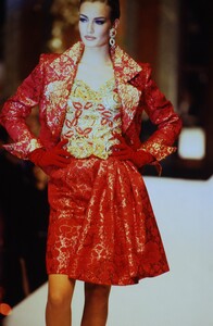 282411459_christian-dior-hc-fw-1991(7).thumb.jpg.19a5f4fd88c16b9b1ac3491c2c73ffdc.jpg