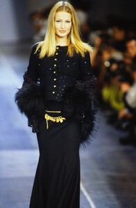 306337987_ChanelFall1993(2).thumb.jpg.f0a954fc9876ad4f13bf9e2b131772db.jpg