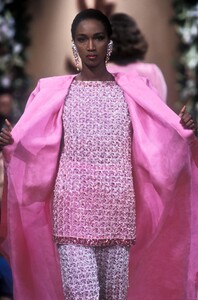 314419407_YvesSaintLaurent1991HauteCouture77.thumb.jpg.75a7614098b8d34d9fcae34f45ef9a22.jpg