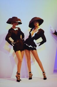 409909942_thierry-mugler-ss-1994(4).thumb.jpg.fab053709085b2e39bdfda14328d2df7.jpg
