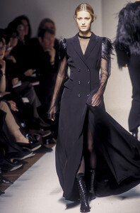 4272770_jil-sander-fw-1993(14).thumb.jpg.77bbb6219869c0359d84fe471677d9a1.jpg