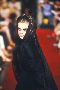 434410725_JeanPaulGaultier1997HauteCouture135.thumb.jpg.dc97b17d32ee3d1f19825bc6cef23a7d.jpg