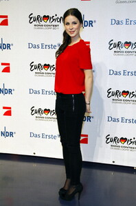 48721_Lena_fr_00_2__122_900lo.jpg