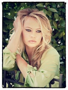 528full-anna-falchi.jpg