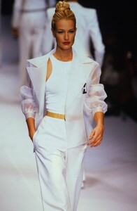 532667359_herve-leger-ss-1997(11).thumb.jpg.9e6971d94507e14ed323a5990700341f.jpg