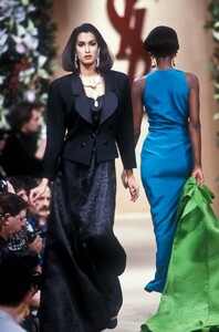 545106845_YvesSaintLaurent1991HauteCouture72.thumb.jpg.f3c61842b643c6b0681a46ae94327e0d.jpg