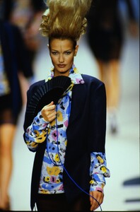 583549574_karl-lagerfeld-ss-1994(2).thumb.jpg.322ba453424c99d6563e4dafce1e7e2c.jpg