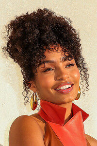 Yara+Shahidi+Actress+Yara+Shahidi+BTS+Photo+R-eSyGVfZuyl.jpg