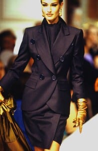 625943092_christian-dior-hc-fw-1991(1).thumb.jpg.578380cfee08857fb180d0ea0546e36b.jpg