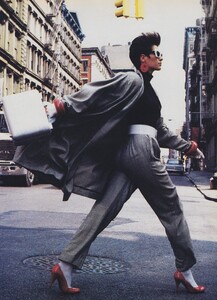 694566223_VOGUEUSNov198513.thumb.jpg.7cfb854b5d3d3c1a744e873374f823df.jpg