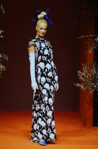 704641910_ChristianLacroixCoutureSpring1996(6).thumb.jpg.aeb29b8ba3309860f83291392d40fbf7.jpg