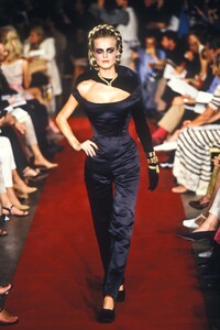 709284820_JeanPaulGaultier1997HauteCouture155.thumb.jpg.473433495d41960881bf3cec360738c0.jpg