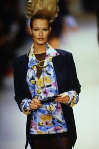 730477546_karl-lagerfeld-ss-1994(1).thumb.jpg.439f6942027aefc86045946cae868d9c.jpg