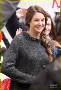 73920735_936full-shailene-woodley.jpg