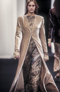 865319733_AlbertaFerretti1993WomenRTW98.thumb.jpg.a250af7e93242a82622534d2dcc6bc46.jpg