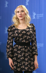 91770_Celebutopia-Scarlett_Johansson-The_Other_Boleyn_Girl_Photocall-29_122_362lo.jpg