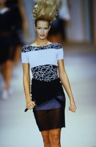 948440995_karl-lagerfeld-ss-1994(10).thumb.jpg.18071e85e203e4d8ad4203995b9a96f4.jpg