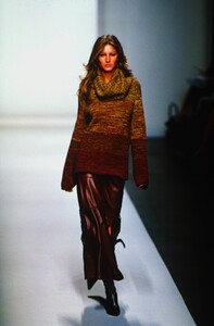 974448666_oscar-de-la-renta-fall-2000(6).thumb.jpg.a4b2e52d0142c33834d630f07fbacc94.jpg