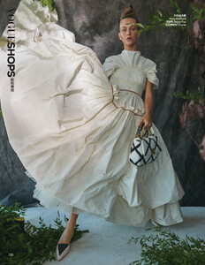 Vogue Mode et Beauté-Décembre 2020 07.jpg