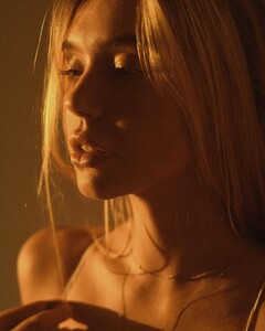 Alexis-Ren-Beautiful-Boobs-2.jpg