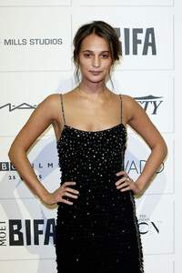 Alicia_Vikander_Moet_British_Independent_Film_7lANSVqw5obx.jpg