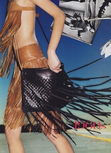 Back_Meier_US_Vogue_January_2002_03.thumb.jpg.67145f6e8731427a86812d83b90c5c6b.jpg