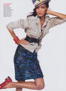 Cool_Meisel_US_Vogue_May_2005_07.thumb.jpg.3e5be4c937e30f2298e60d4292137729.jpg
