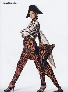 Cutting_Penn_US_Vogue_January_1992_10.thumb.jpg.07863b16e3372c1257c6dab7fa2527f7.jpg