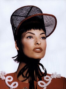Cutting_Penn_US_Vogue_January_1992_12.thumb.jpg.b469c954439cefd4de1ae54eb3d0f5e8.jpg
