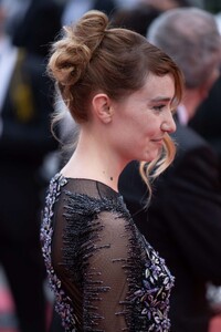 Deborah-Francois_-La-Belle-Epoque-Premiere-at-2019-Cannes-Film-Festival-02.jpg