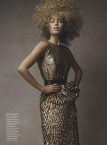 Demarchelier_US_Vogue_December_2007_04.thumb.jpg.1cfaee08371ada58f1c20f1986a5d69c.jpg