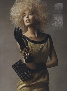 Demarchelier_US_Vogue_December_2007_05.thumb.jpg.b56d61ab5e466bb66975c11f38d49ba3.jpg
