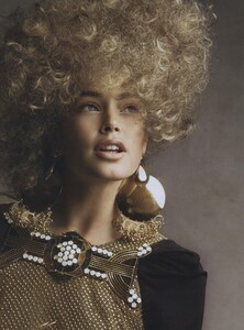 Demarchelier_US_Vogue_December_2007_08.thumb.jpg.c2393fe4a9a708a5a6871d74ad197f9c.jpg