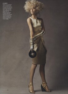 Demarchelier_US_Vogue_December_2007_09.thumb.jpg.4329d030e23e8a2577257550b3ac998a.jpg