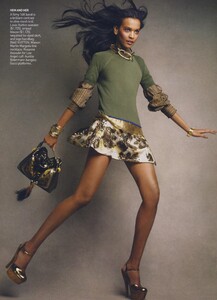 Desert_Demarchelier_US_Vogue_March_2009_03.thumb.jpg.3e2999e818d4c3a7ca47d19c2151d88d.jpg