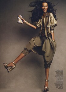 Desert_Demarchelier_US_Vogue_March_2009_06.thumb.jpg.a8a8fe18d92a087f27bd64b783bfd441.jpg
