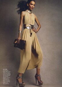 Desert_Demarchelier_US_Vogue_March_2009_07.thumb.jpg.6d9dd1aaa61c7df239d0d7d16bec603e.jpg