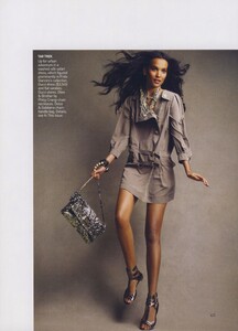 Desert_Demarchelier_US_Vogue_March_2009_08.thumb.jpg.2bf582bbc576146581099a2ced5e28f0.jpg