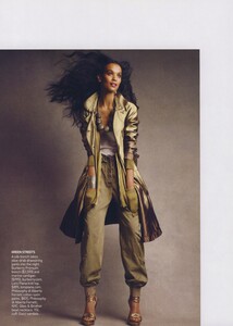 Desert_Demarchelier_US_Vogue_March_2009_09.thumb.jpg.84487d1d586d5faac9f770e290ef1503.jpg