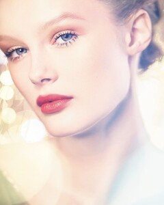 Dior-Holiday-Makeup-Editorial05.jpg