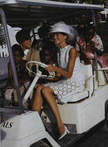Elgort_US_Vogue_April_1999_06.thumb.jpg.c6d4015b2d5fec80d7d8bc828ad919b8.jpg