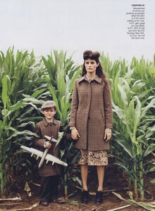 Elgort_US_Vogue_October_2008_11.thumb.jpg.123a228fda510a875abd9a6e02ce2388.jpg