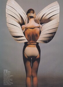 Eye_Penn_US_Vogue_December_2001_04.thumb.jpg.3c384488968eb9de5228fe5d6776ef28.jpg