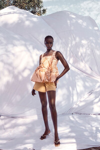 FashionTrends-05.thumb.jpg.0dd0153d904fd95bac18316582d2e76e.jpg