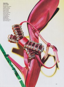 Fire_Meier_US_Vogue_May_2005_06.thumb.jpg.8f7802b194be248ebaa21a27736ecce0.jpg