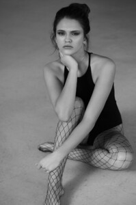 Fotograf-Oliver-Rudolph-Fashion-Beauty-Editorial-Agentur-Shooting-Model-Tageslicht-Loft-Portrait-sw.jpg