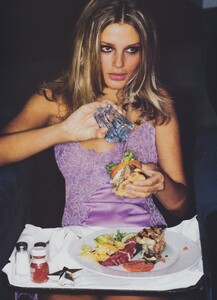 Fragrance_von_Unwerth_US_Vogue_May_1994_02.thumb.jpg.69d5c0e3f90f11c24140283c74051d18.jpg