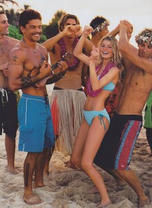 Good_Testino_US_Vogue_May_2001_13.thumb.jpg.574a69cbdc6171b6e88bbbbd7c25f3be.jpg