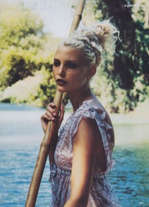 Grecian_von_Unwerth_US_Vogue_May_1994_04.thumb.jpg.edc38e882b6edb4fc9cd3999983490d8.jpg